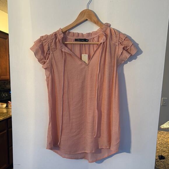 DOE & RAE l NWT Ruffled Women's Top Pink size Small - Picture 1 of 6